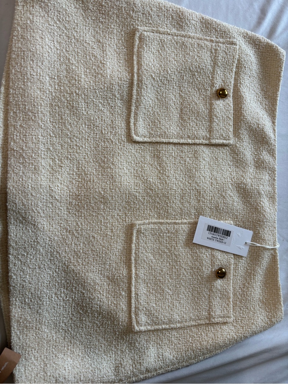 Reformation Aurella Skirt/ White Tweed Pocket Mini
16 - Picture 5 of 5